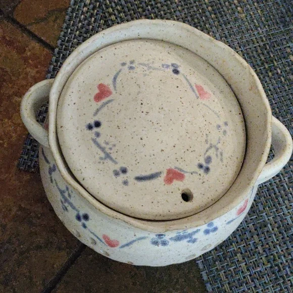 Beautiful berry strainer/colander - Picture 2 of 6